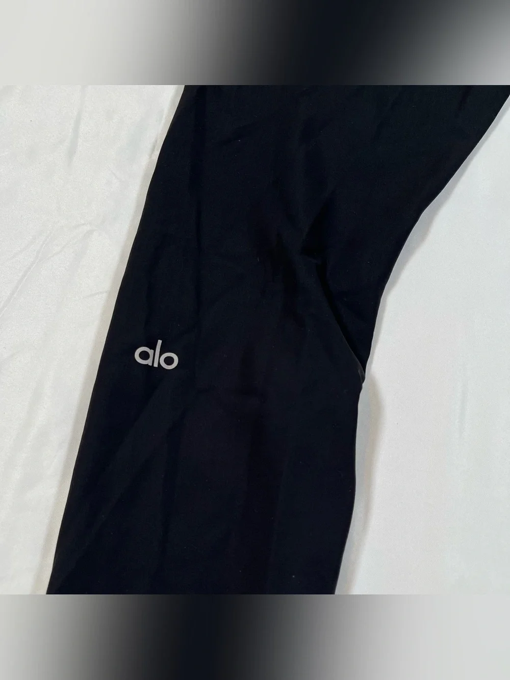 Alo Yoga Women's High Waist Ripped Warrior Black Legging size‎ L